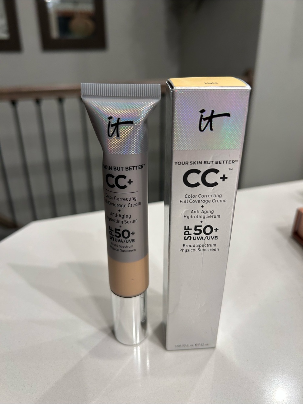 it cosmetics CC+ Color Correcting Cream SPF 50+ — light